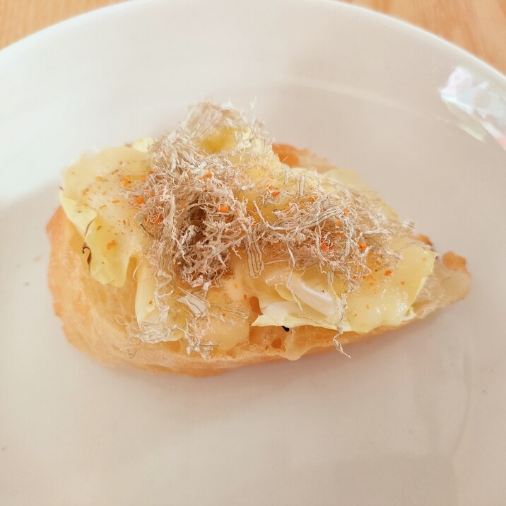 七味がけ☆キャベツととろろ昆布のチーズトースト